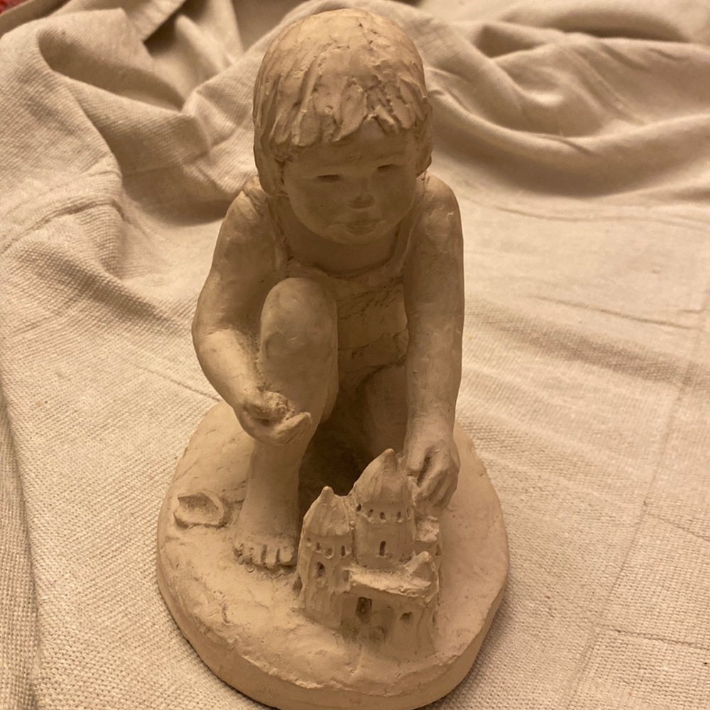 Austin Sculpture “The Bright Eyes Holiday Collection” “Sand Castle” Dee Crowley